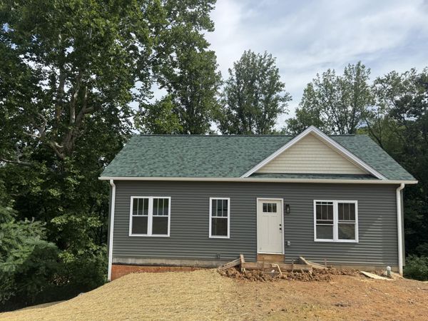 700 Ruddell RD, Vinton, VA 24179