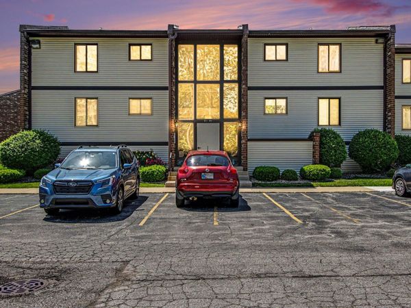 831 Summit Park Court N , Crown Point, IN 46307
