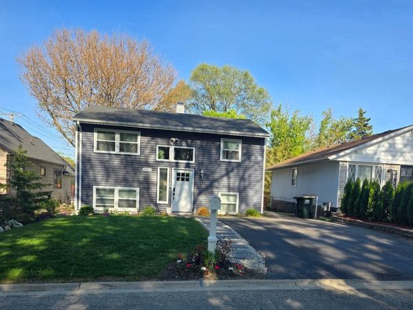 1407 N Oak Avenue , Round Lake Beach, IL 60073