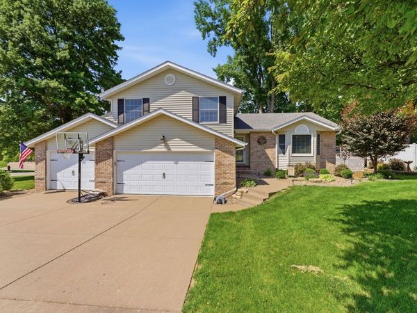 2212 Parkway Drive, Port Byron, IL 61275
