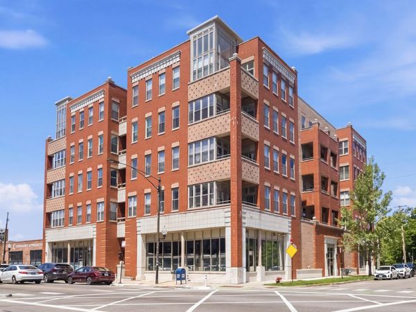 2700 W Belmont Avenue , Unit 403, Chicago, IL 60618