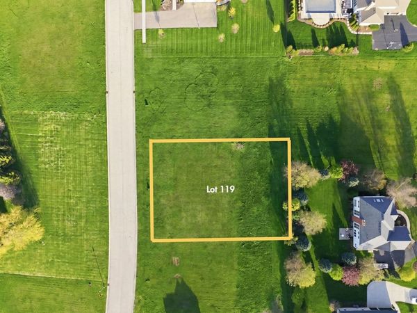 224 Whittemore Drive , Sycamore, IL 60178