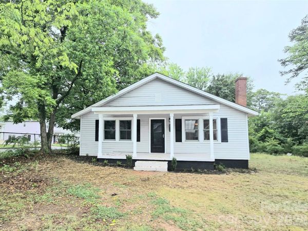 357 8th Avenue Drive SW, Hickory, NC 28602