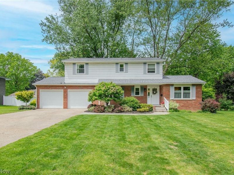 300 Tanglewood Trail, Wadsworth, OH 44281 Photo 2