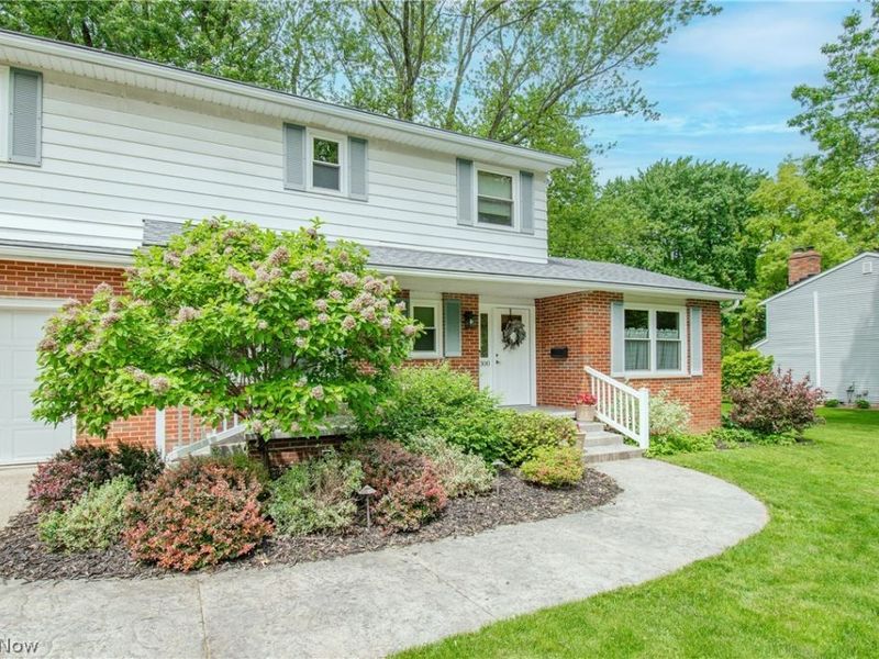300 Tanglewood Trail, Wadsworth, OH 44281 Photo 3