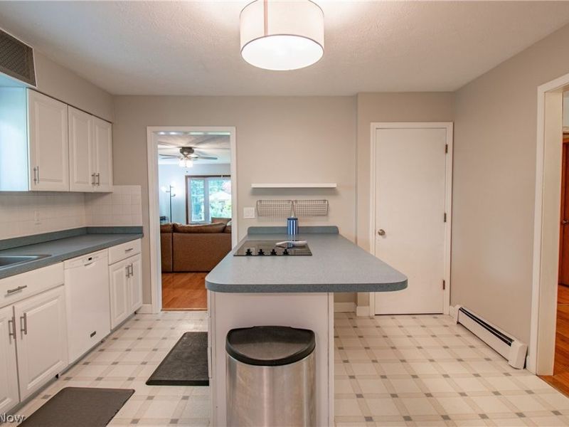 300 Tanglewood Trail, Wadsworth, OH 44281 Photo 6
