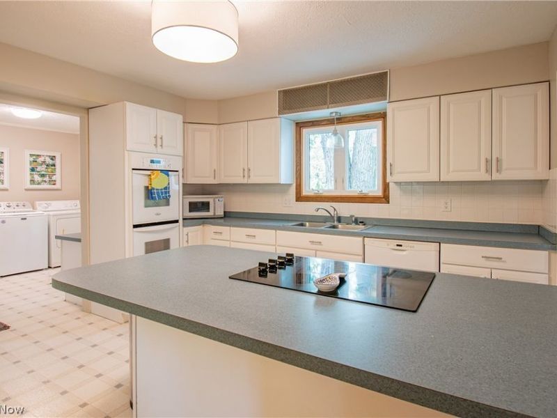 300 Tanglewood Trail, Wadsworth, OH 44281 Photo 7