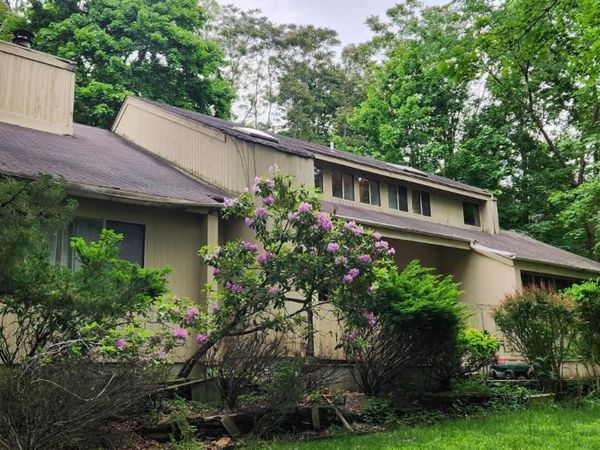 77 Gnarled Hollow Road , East Setauket, NY 11733