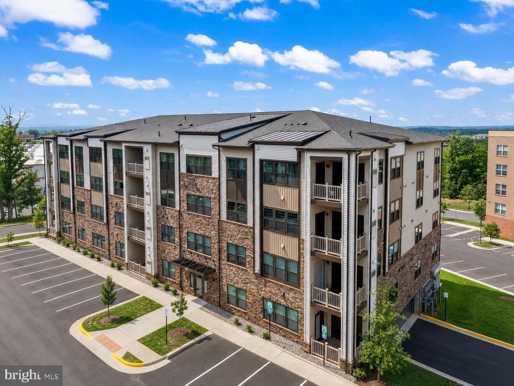 46270 Mount Allen Terrace, Unit 101, Sterling, VA 20164 Main Photo