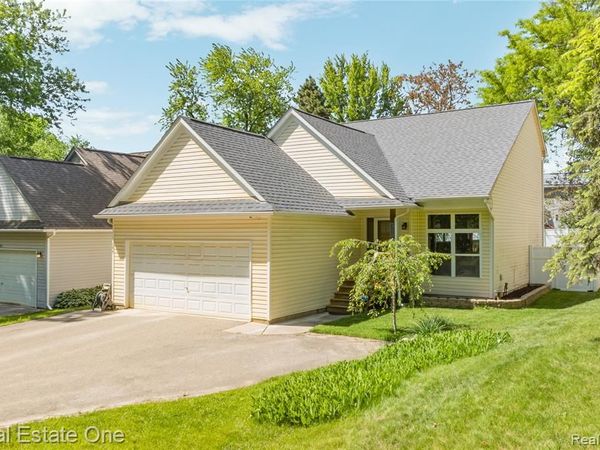 344 N Lake Angelus Road, Auburn Hills, MI 48326