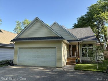 344 N Lake Angelus Road, Auburn Hills, MI 48326