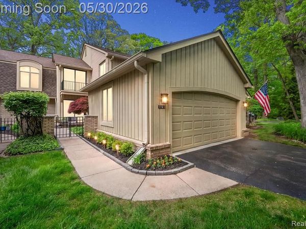 1161 Hillpointe Circle , Bloomfield Hills, MI 48304