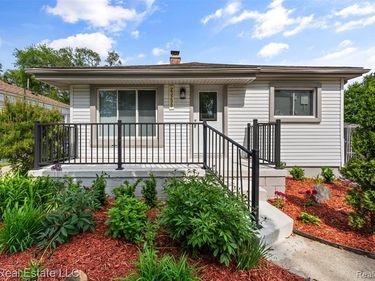 23290 Rosalind Avenue , Eastpointe, MI 48021