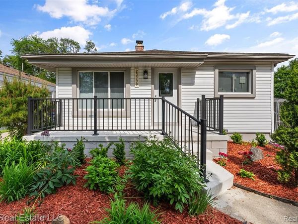 23290 Rosalind Avenue, Eastpointe, MI 48021