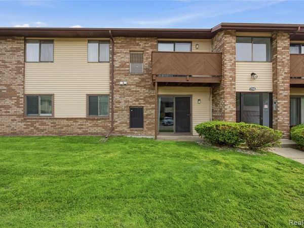 7708 Manor Circle, Westland, MI 48185