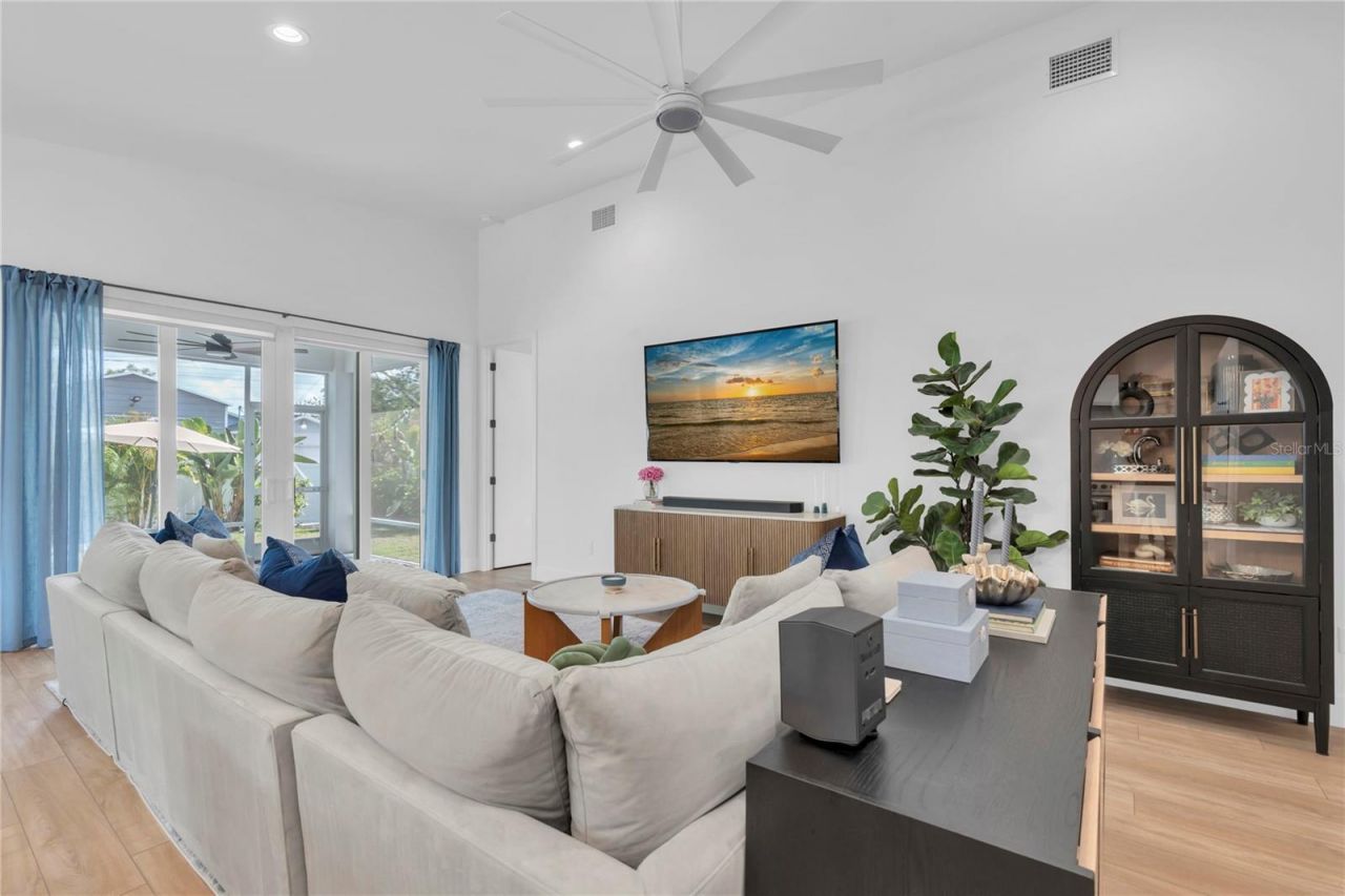 5451 2nd Avenue S, Saint Petersburg, FL 33707 Photo