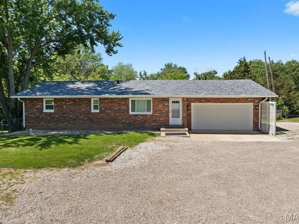 2018 Broadway , Highland, IL 62249