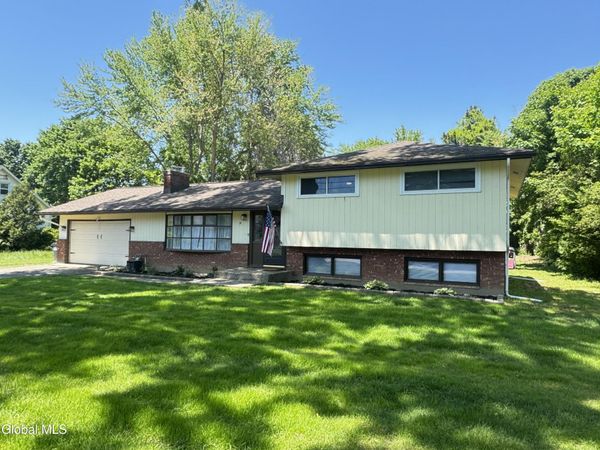 14 Rosemere Road, Ballston Lake, NY 12019