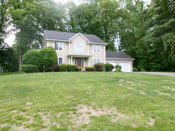 15 Pinecrest Drive, Schenectady, NY 12309