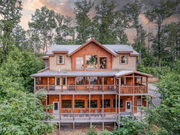 809 Pinecrest Way, Sevierville, TN 37862
