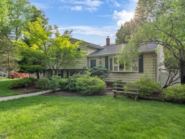 31 Monhegan Ave, Wayne, NJ 07470
