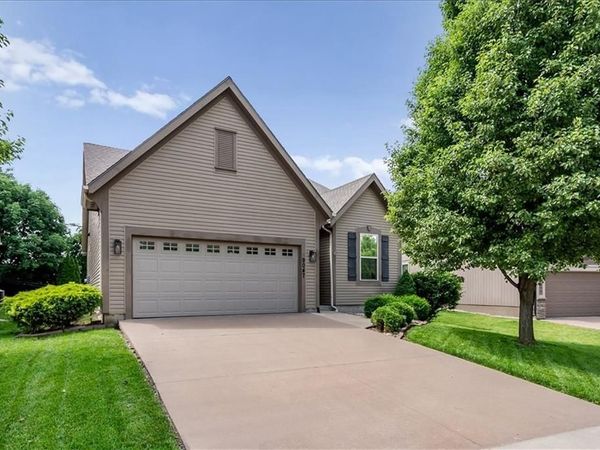 9047 Meadow View Drive, Lenexa, KS 66227