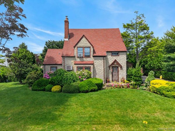 66 Walter Avenue , Hicksville, NY 11801