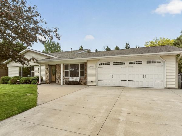1004 6th Street NW, Dodge Center, MN 55927