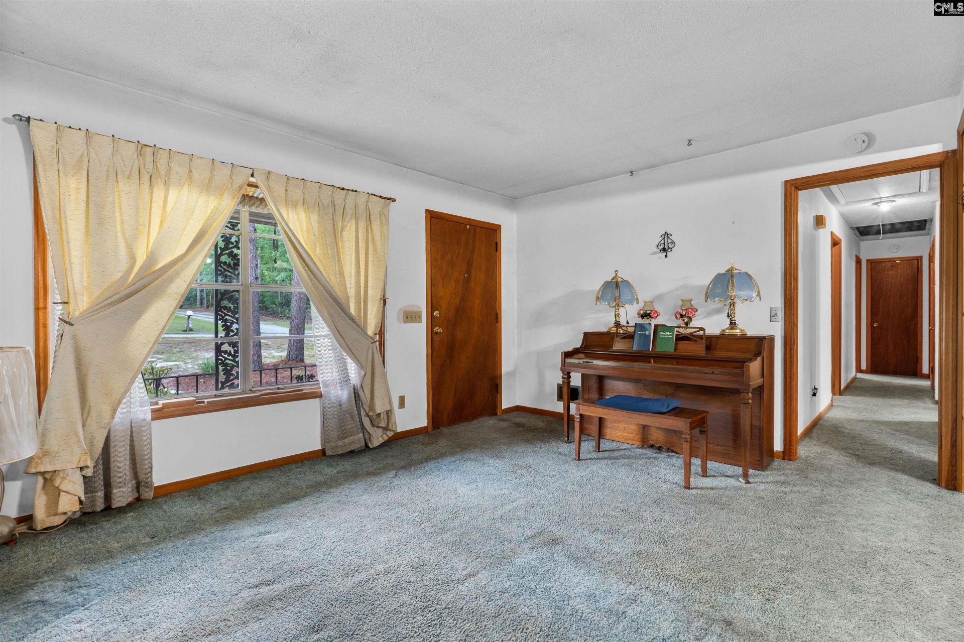 1041 Lynn Drive  Photo 12