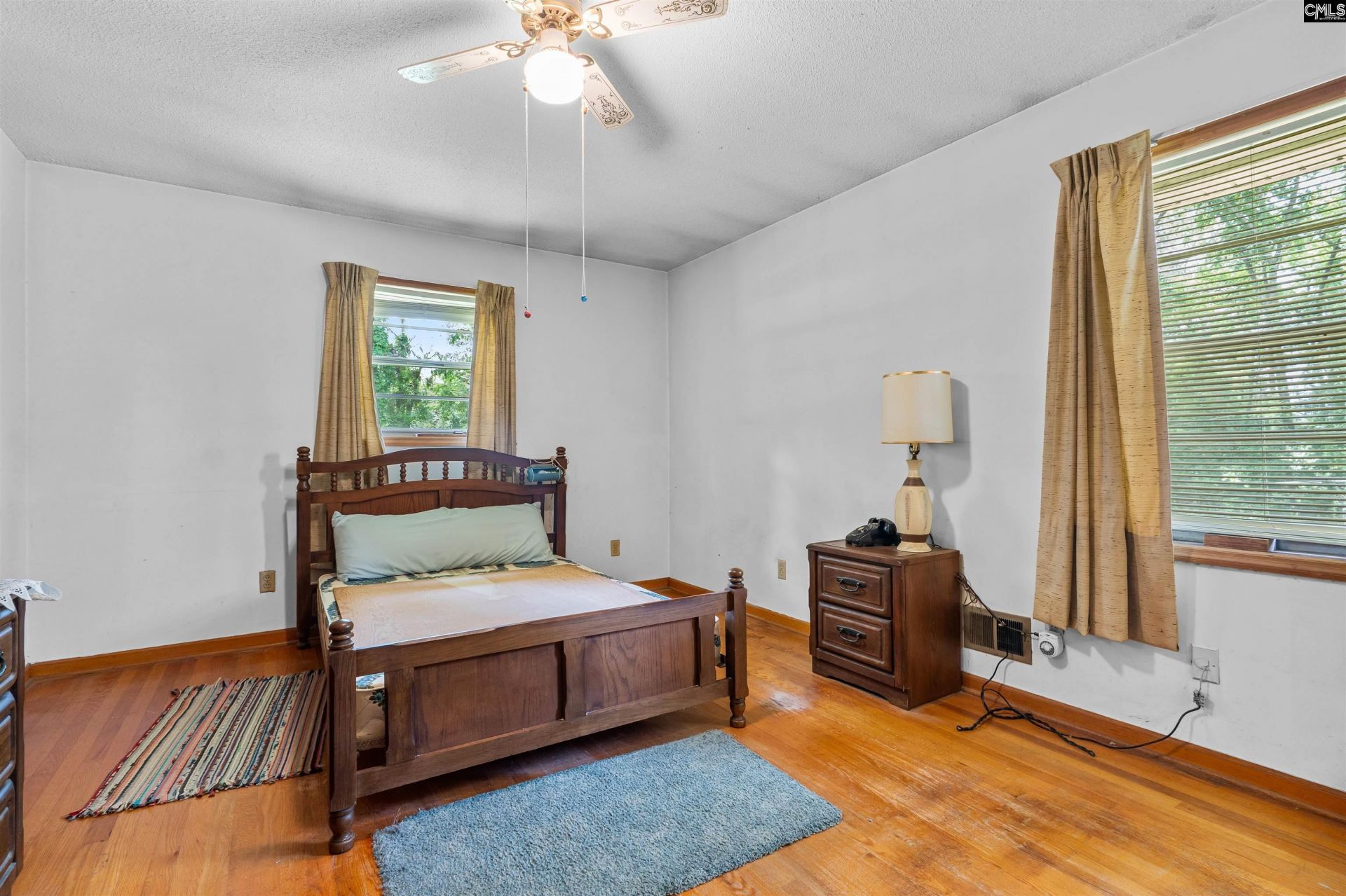 1041 Lynn Drive  Photo 13