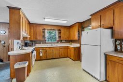 1041 Lynn Drive  photo 4