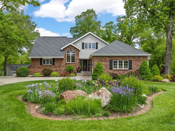 425 Northhaven Drive, Robins, IA 52328