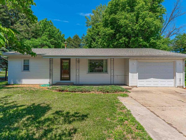 305 KENNEDY Road, Elkhart, IL 62634