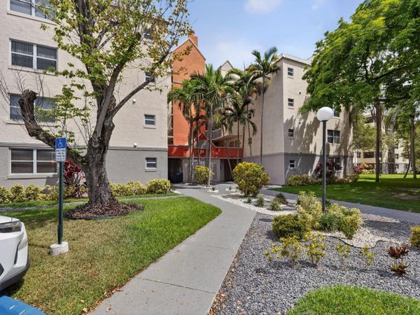 8363 Lake Drive, Unit 308, Doral, FL 33166