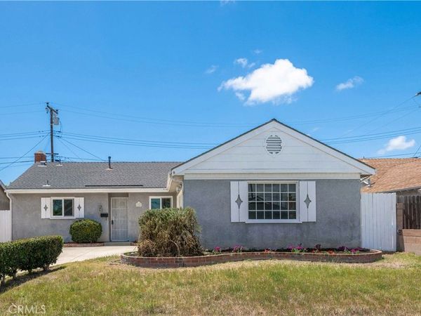 17081 Kampen Lane, Huntington Beach, CA 92647