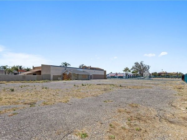 9491 Sierra Avenue, Fontana, CA 92335