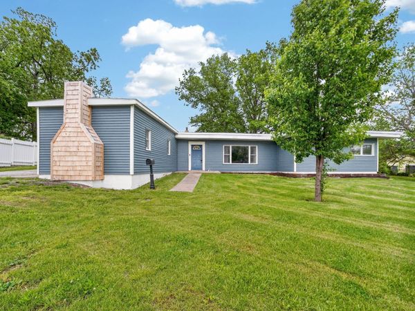 218 16 St N Street, Chariton, IA 50049