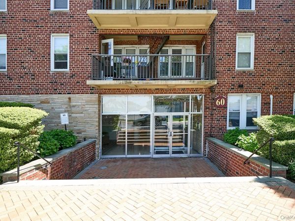 60 Hempstead Avenue , Unit 3P, Lynbrook, NY 11563