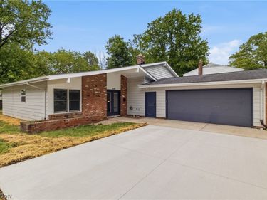 6195 Stafford Drive, North Olmsted, OH 44070