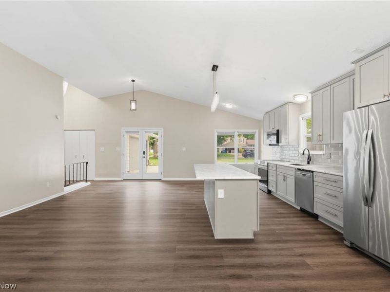 6195 Stafford Drive, North Olmsted, OH 44070 Photo 6