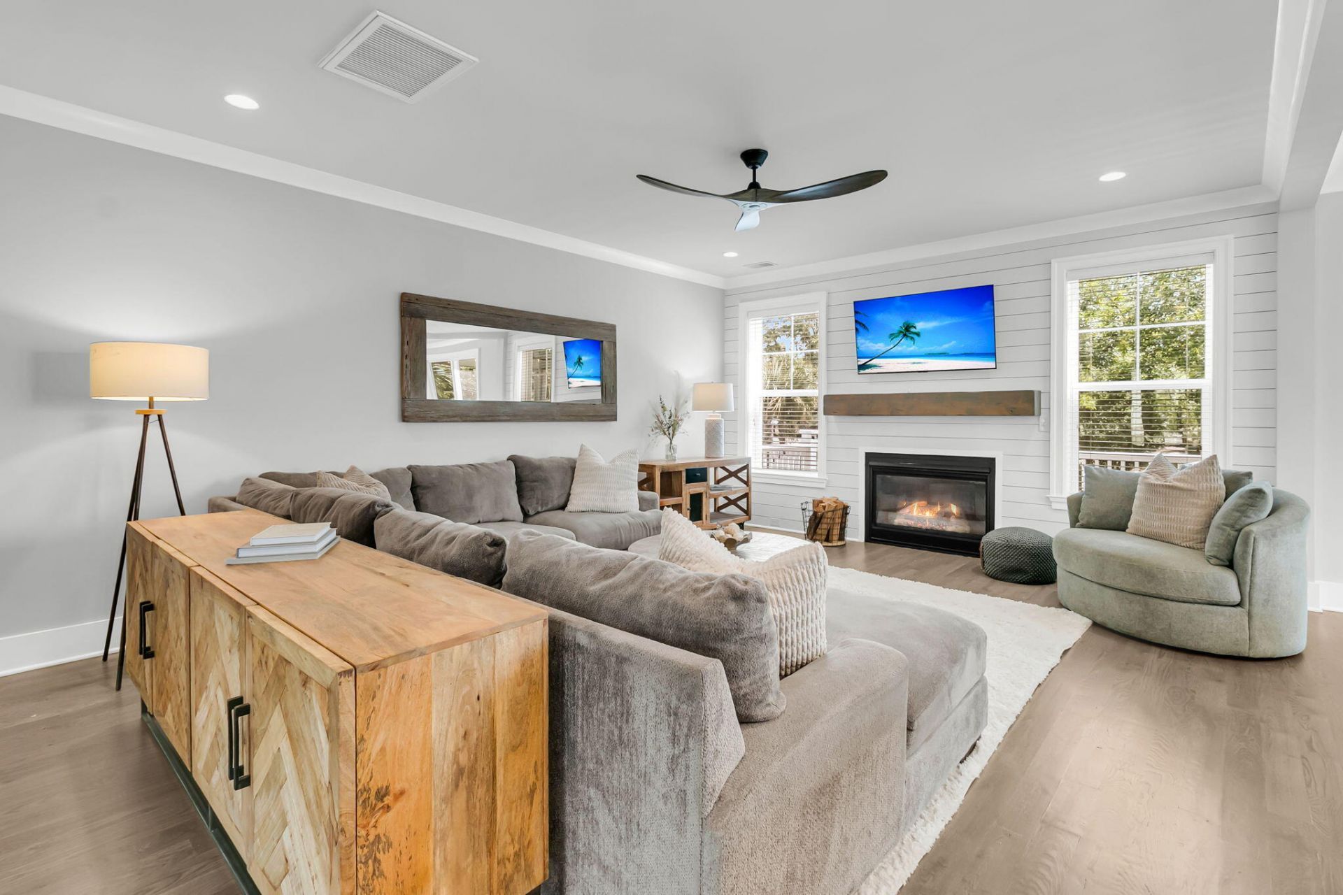 1560 Red Tide Road Photo 7