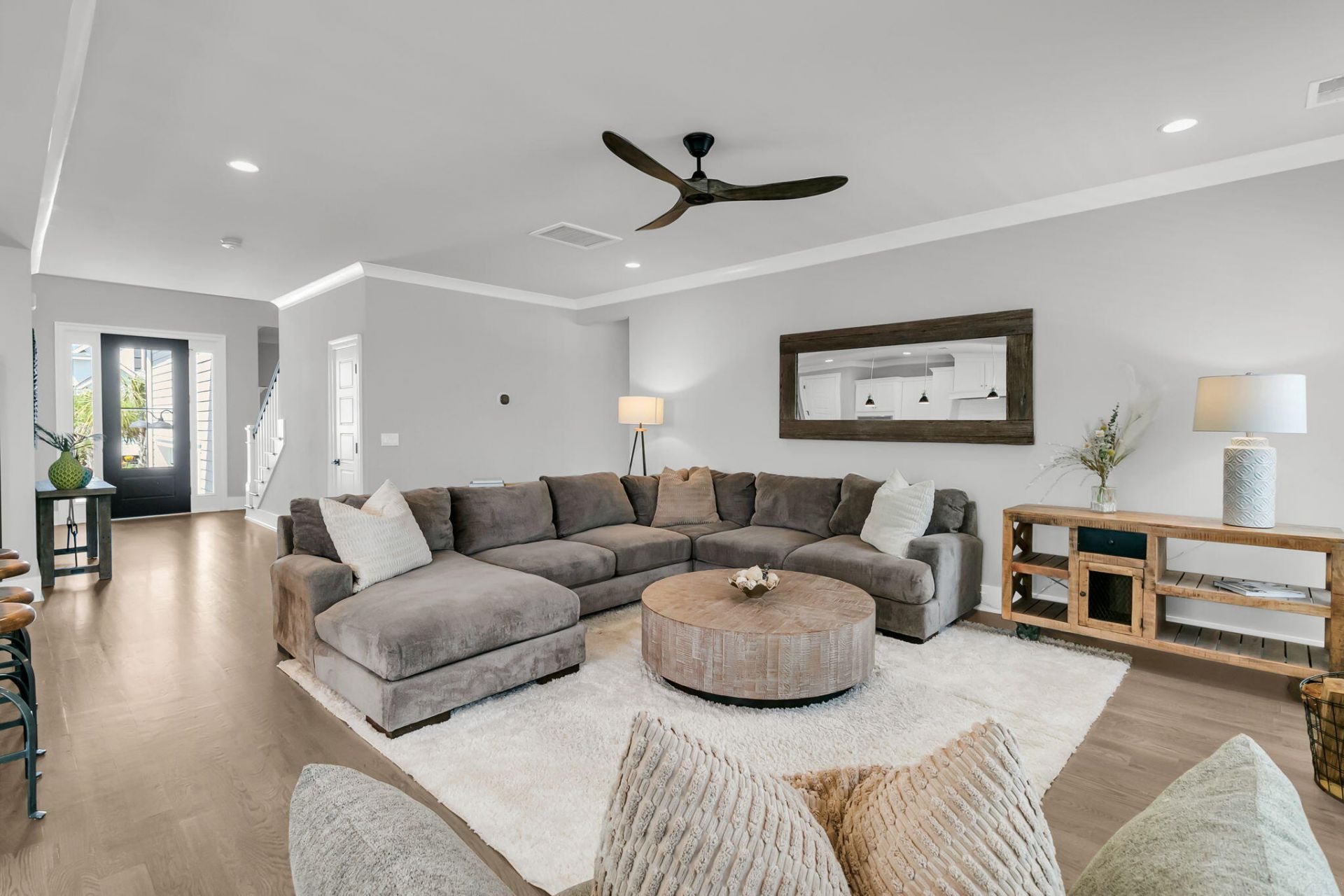 1560 Red Tide Road Photo 8