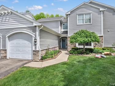 2142 Carriage Hill Circle , Lapeer, MI 48446