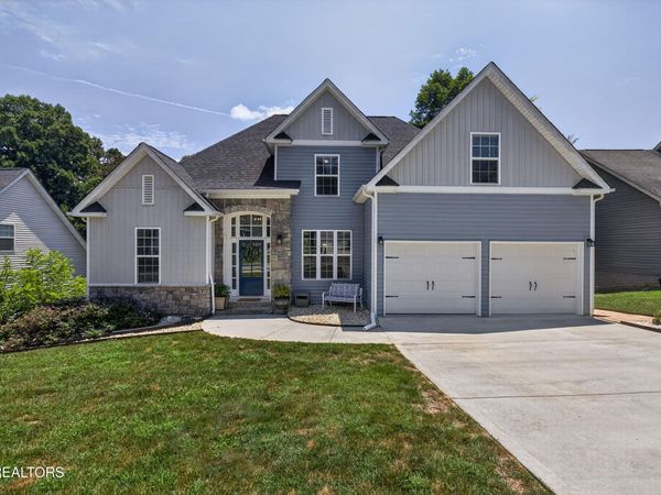 1084 Hillside Lane, Lenoir City, TN 37771
