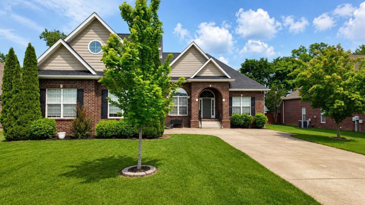 1041 Nealcrest Cir, Spring Hill, TN 37174 Main Photo
