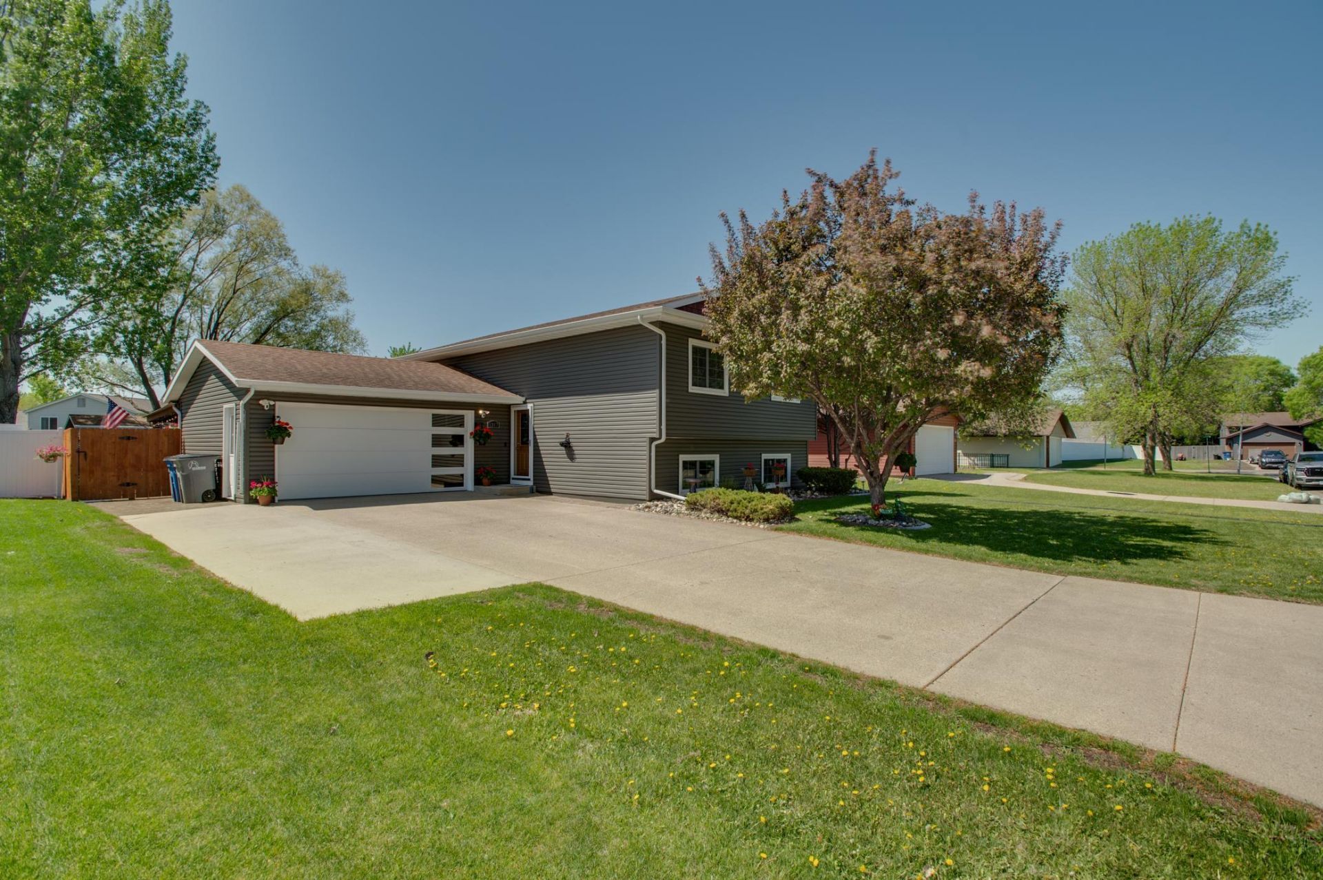 1317 35th Avenue S, Moorhead, MN 56560 Main Photo