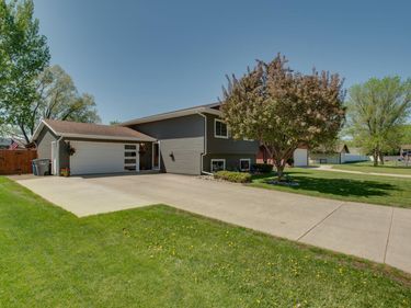 1317 35th Avenue S, Moorhead, MN 56560