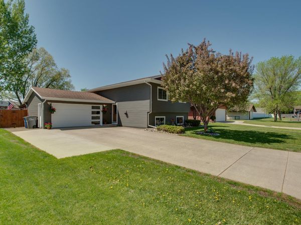 1317 35th Avenue S, Moorhead, MN 56560