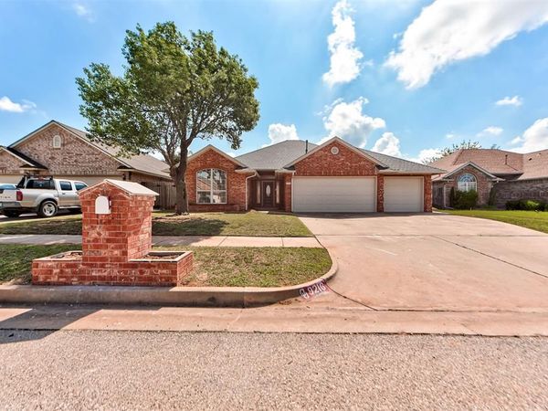 9216 Lakecrest Drive, Oklahoma City, OK 73159