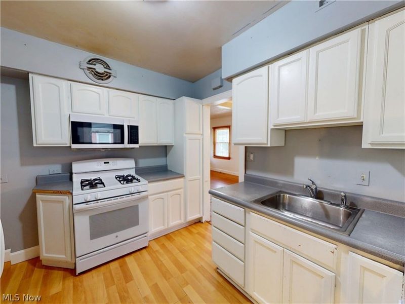 1560 Biltmore Road, Lyndhurst, OH 44124 Photo 11